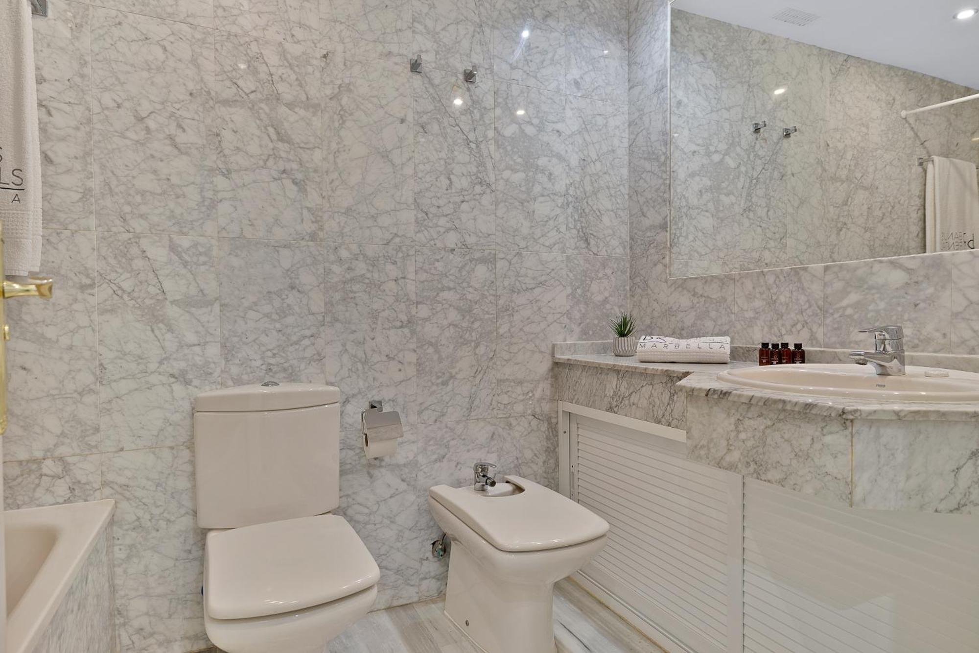 2 Bedroom Apartment In Medina Garden - Puerto Banus Marbella Exterior photo